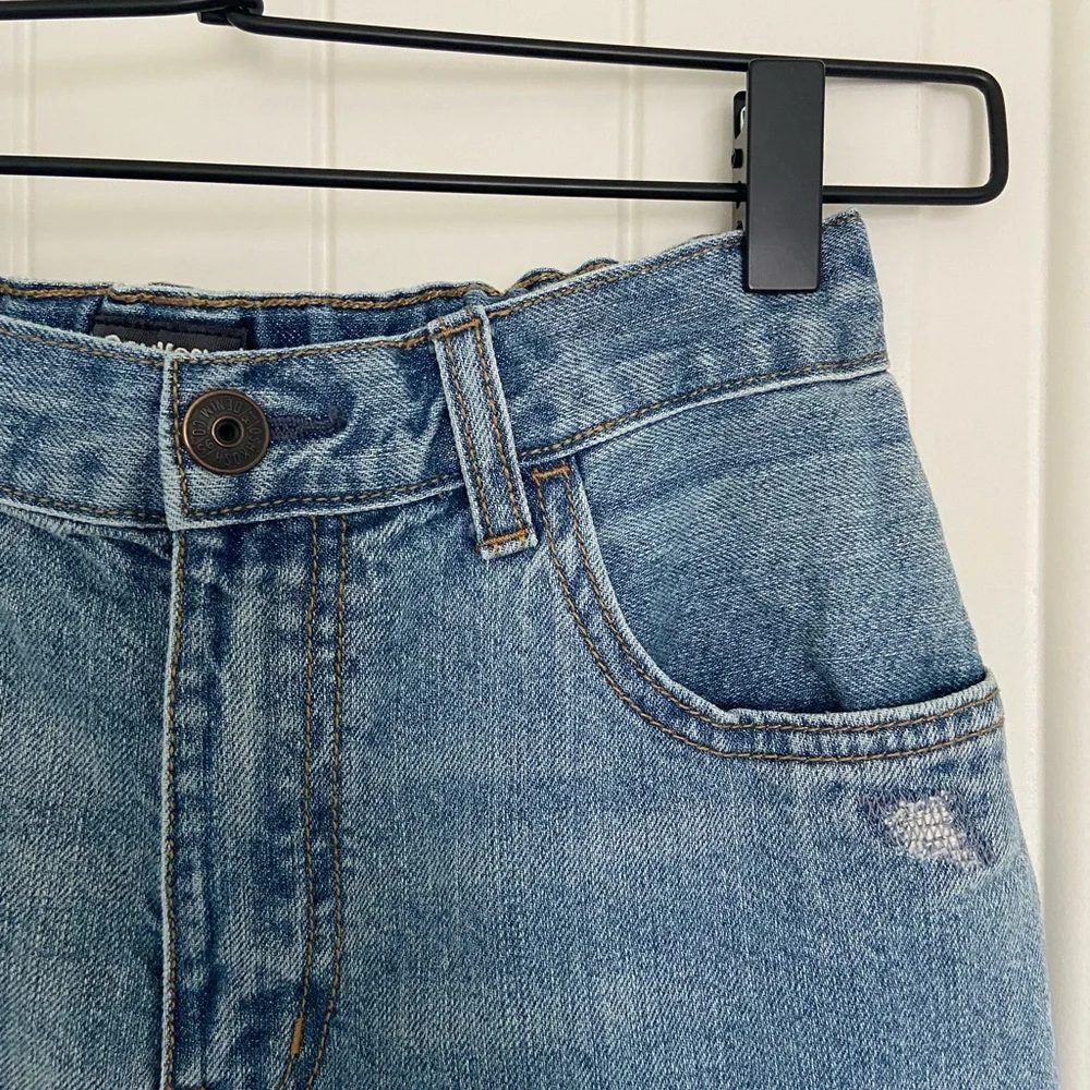 EUC | Oshkosh B’gosh girl’s patched raw hem light wash‎ relaxed denim shorts 14